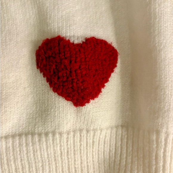 Women’s Heart Patterned Sweater - Picture 4 of 4